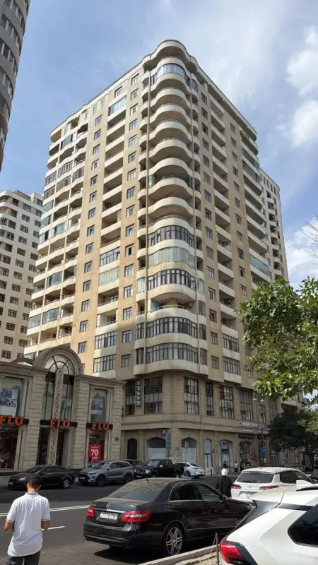 Satılır 2 otaqlı mənzil 114 m²