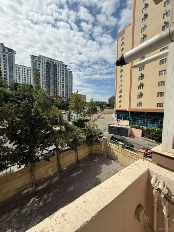 Satılır 3 otaqlı mənzil 110 m²