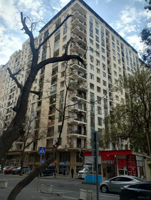 Satılır 4 otaqlı mənzil 113.5 m²