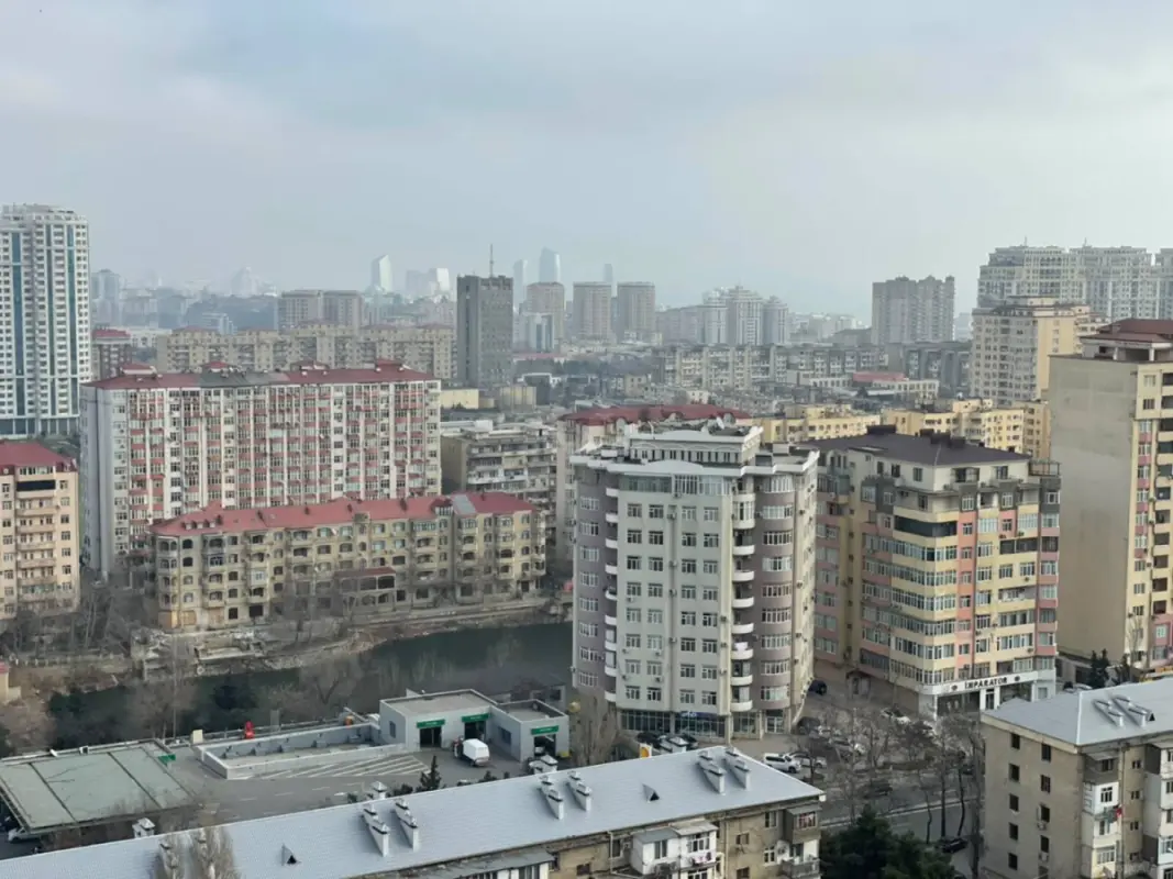 Satılır 3 otaqlı mənzil 135 m²