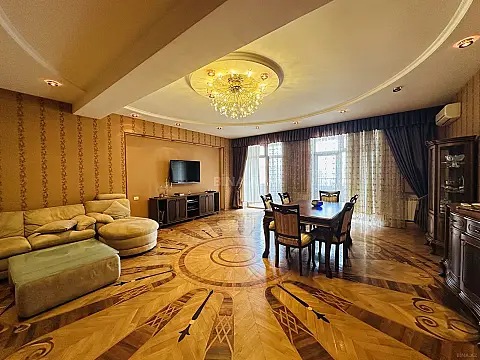 Satılır 3 otaqlı mənzil 162 m² — Bakı 3 otaq 162.00 m²