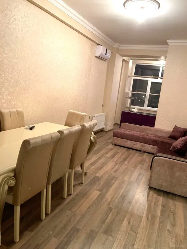 Kirayə verilir 2 otaqlı mənzil 65 m²