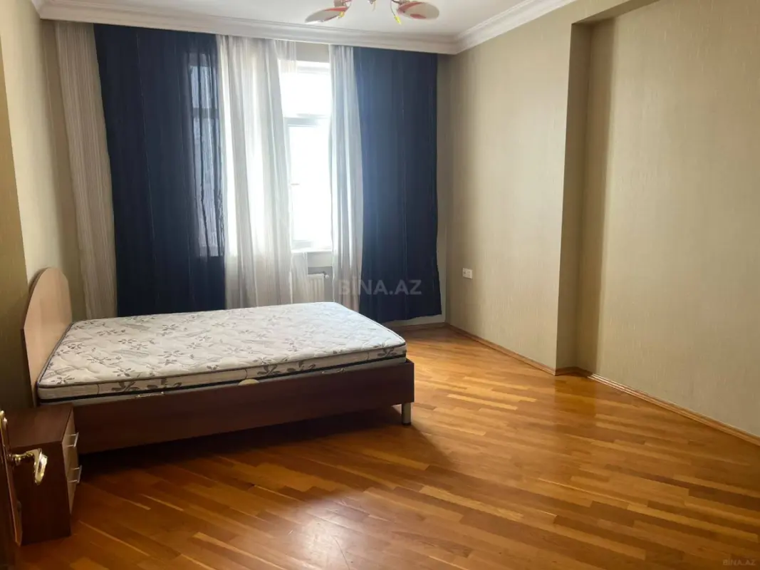 Kirayə verilir 3 otaqlı mənzil 130 m²