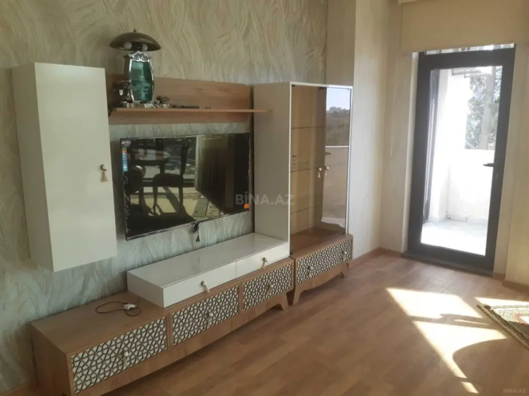 Kirayə verilir 3 otaqlı mənzil 130 m²