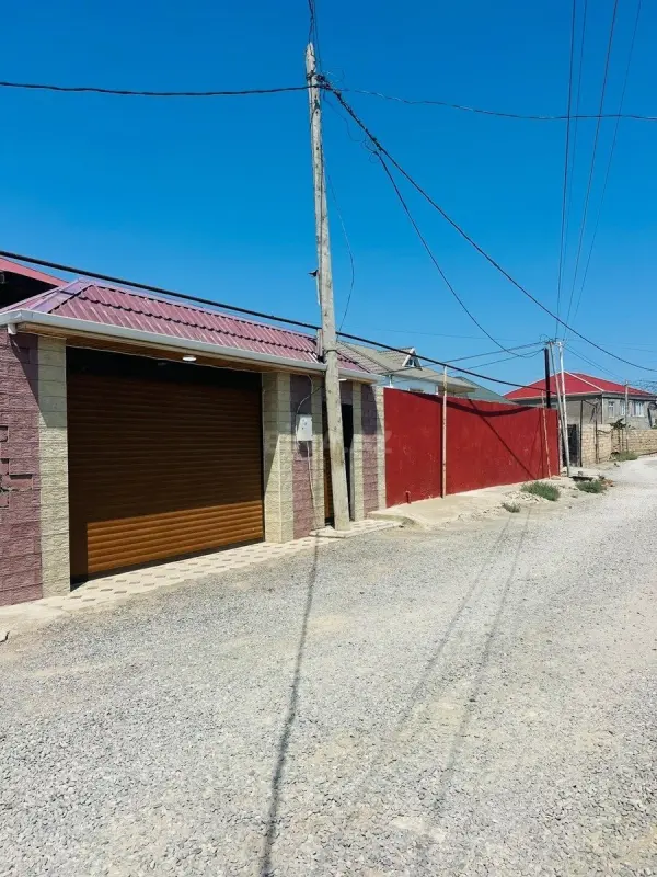 Satılır 6 otaqlı həyət evi 240 m²