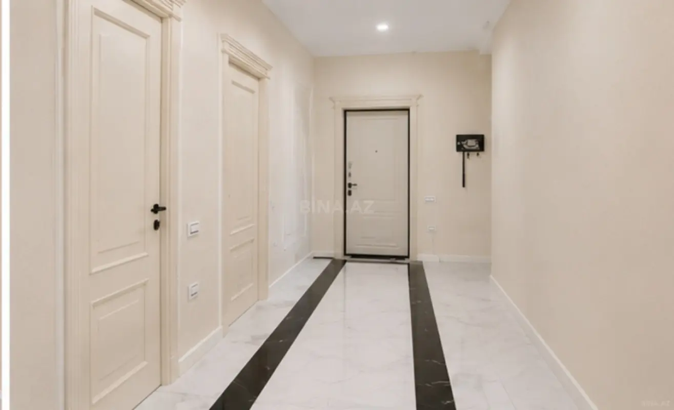 Satılır 3 otaqlı mənzil 136 m²