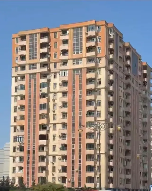 Satılır 4 otaqlı mənzil 170 m²