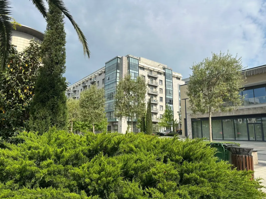 Satılır 4 otaqlı mənzil 225 m²