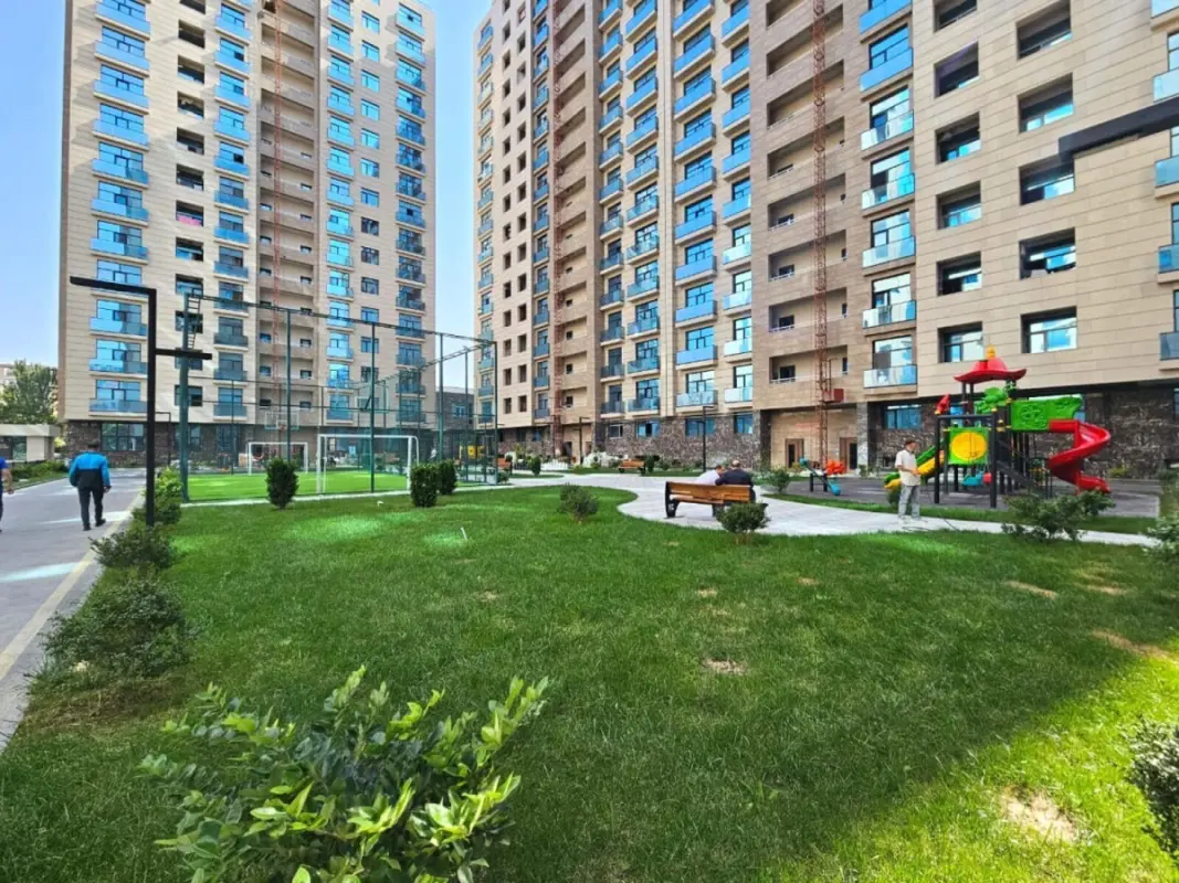 Satılır 4 otaqlı mənzil 150 m²