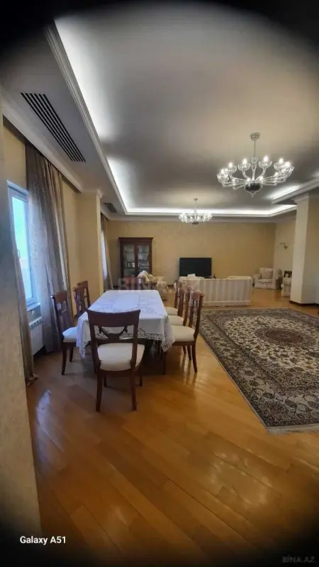 Satılır 5 otaqlı mənzil 360 m²