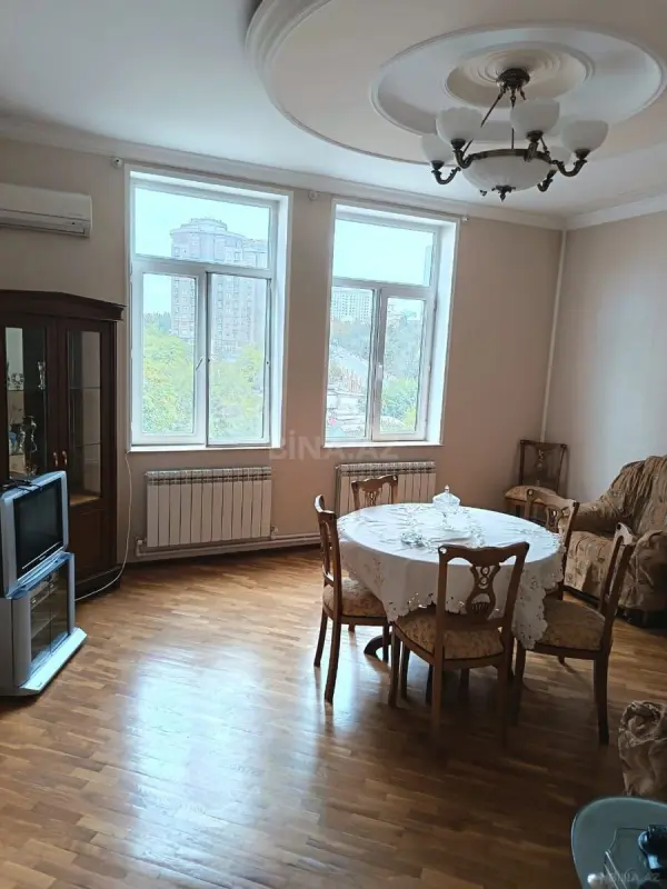 Kirayə verilir 2 otaqlı mənzil 80 m²