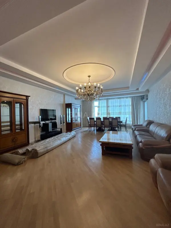 Satılır 3 otaqlı mənzil 170 m²