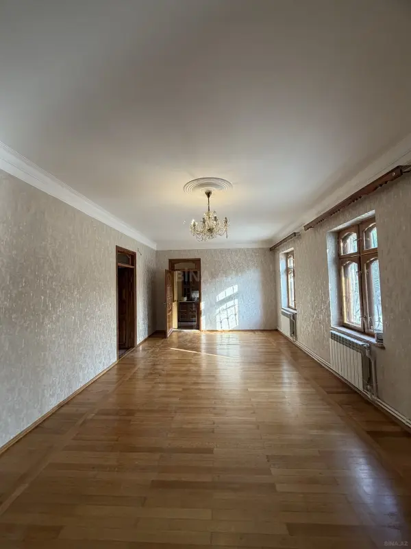Kirayə verilir 4 otaqlı mənzil 120 m²