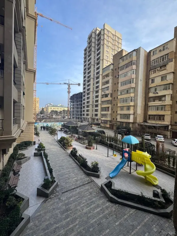 Satılır 3 otaqlı mənzil 106 m²