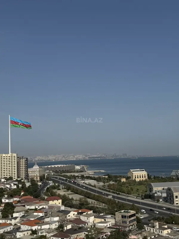 Satılır 3 otaqlı mənzil 153 m²