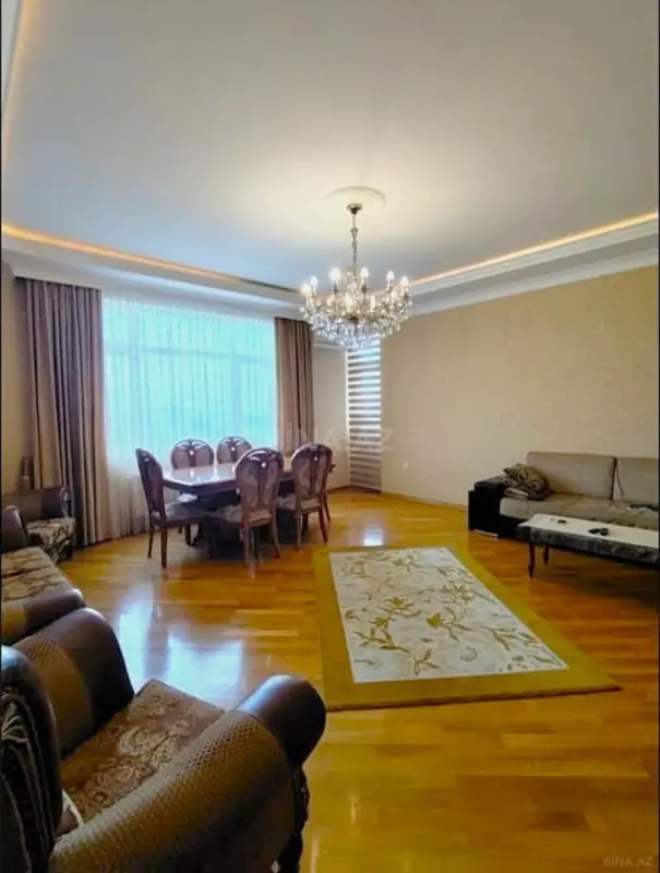 Satılır 3 otaqlı mənzil 135 m²