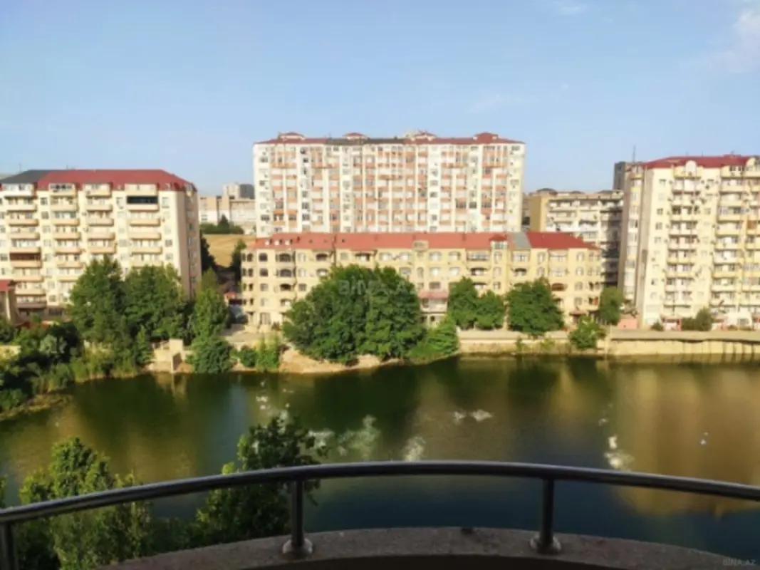 Satılır 3 otaqlı mənzil 180 m²