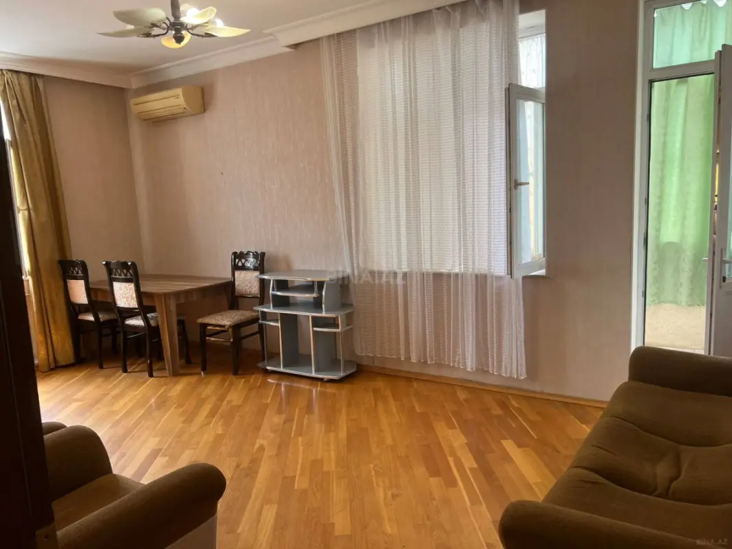 Kirayə verilir 3 otaqlı mənzil 126 m²