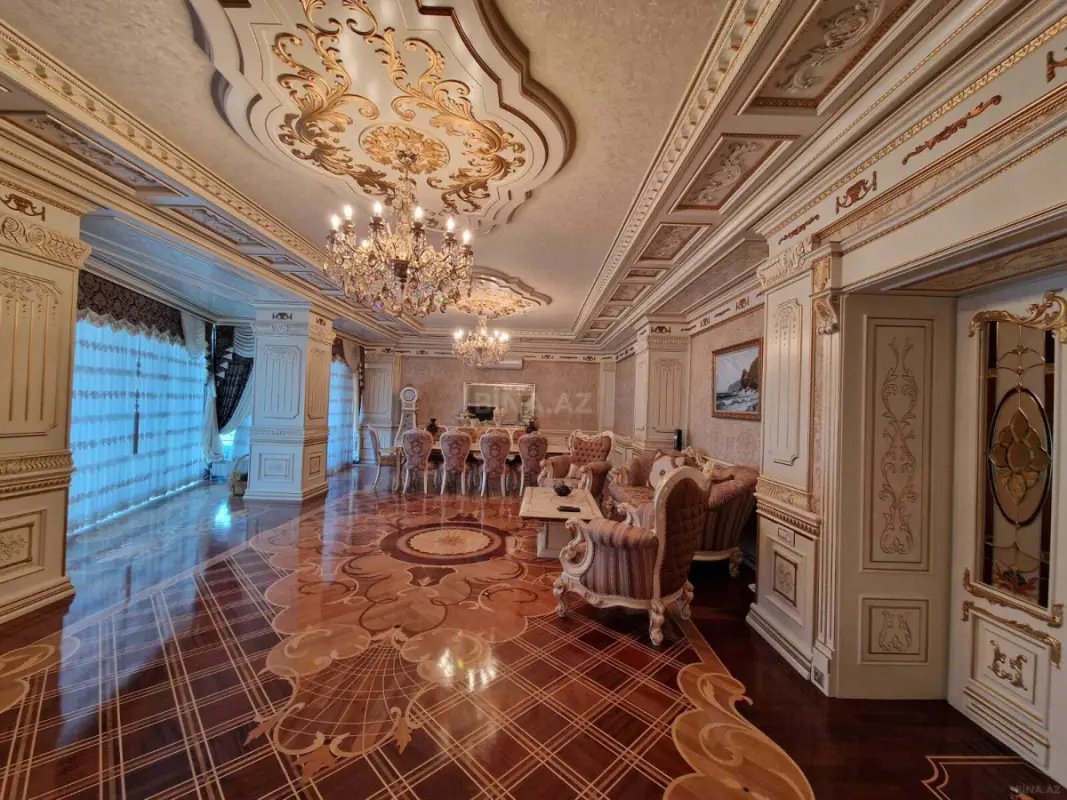 Satılır 4 otaqlı mənzil 250 m²