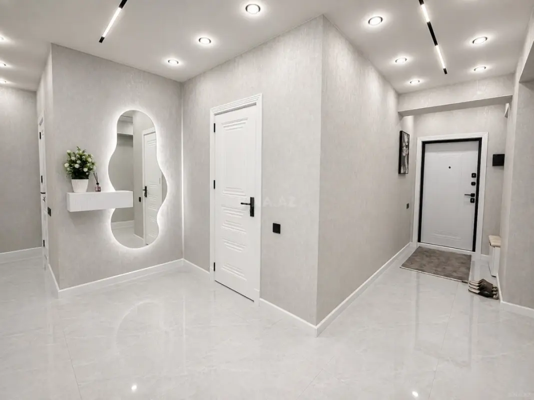 Satılır 3 otaqlı mənzil 121 m²