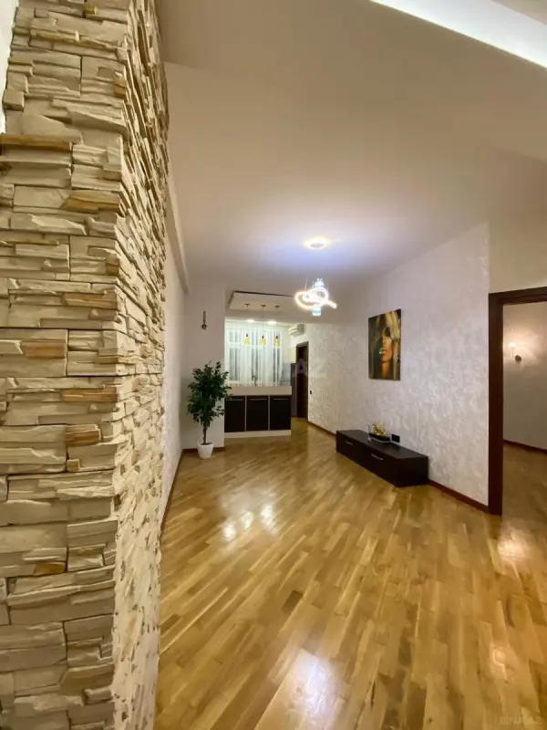 Satılır 2 otaqlı mənzil 61 m²