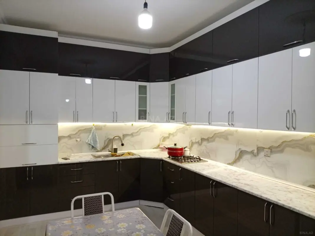Satılır 5 otaqlı həyət evi 220 m²