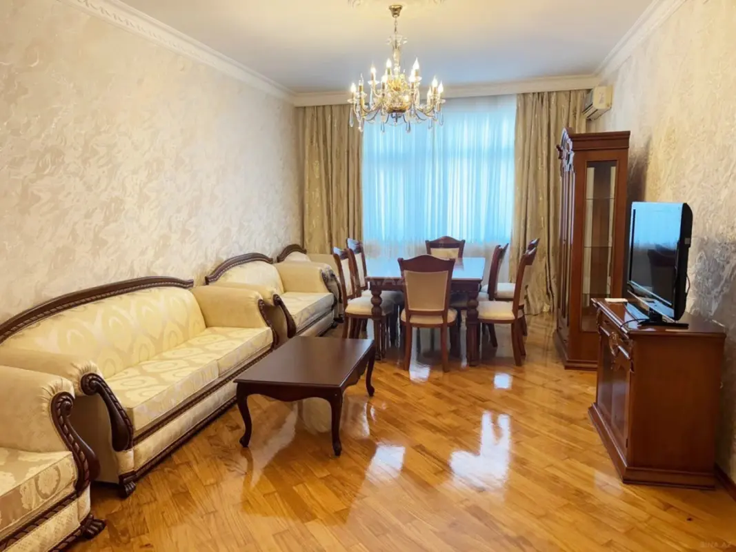 Kirayə verilir 3 otaqlı mənzil 140 m²