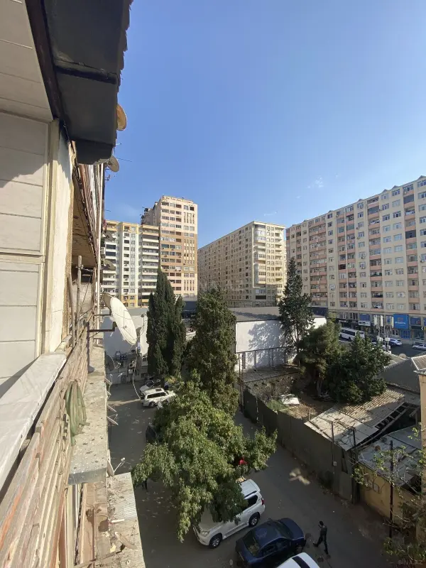 Satılır 4 otaqlı mənzil 105 m²