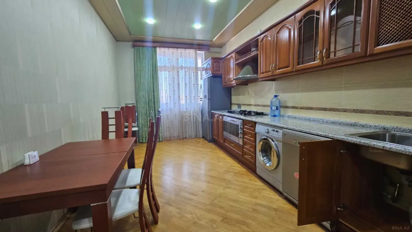 Satılır 3 otaqlı mənzil 140 m²
