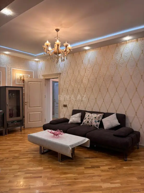 Kirayə verilir 3 otaqlı mənzil 126 m²