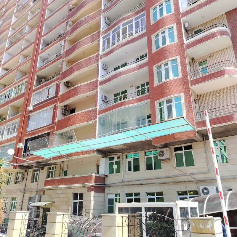 Satılır 4 otaqlı mənzil 176 m²