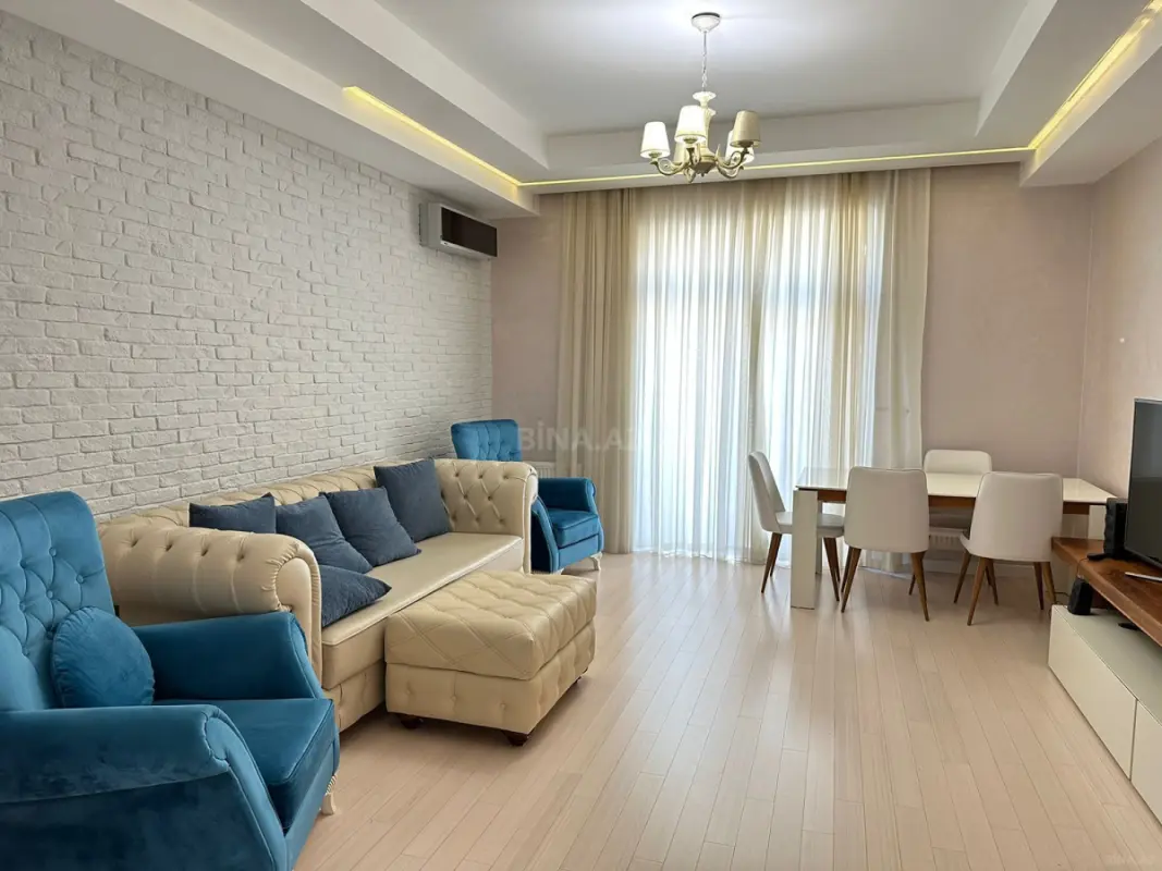 Kirayə verilir 4 otaqlı mənzil 160 m²