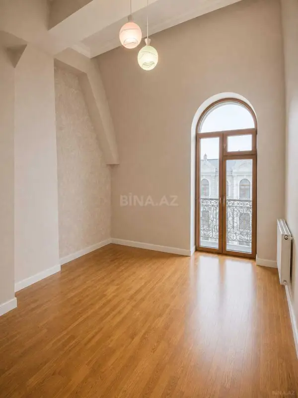 Satılır 4 otaqlı mənzil 104.7 m²