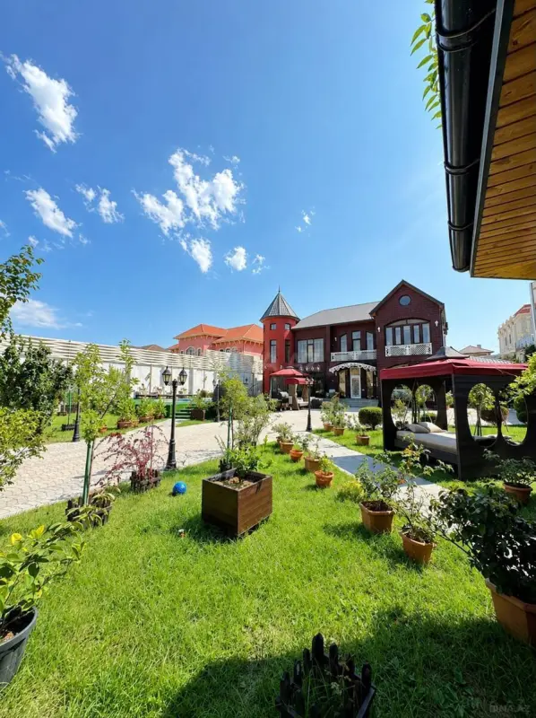 Satılır 6 otaqlı həyət evi 450 m²