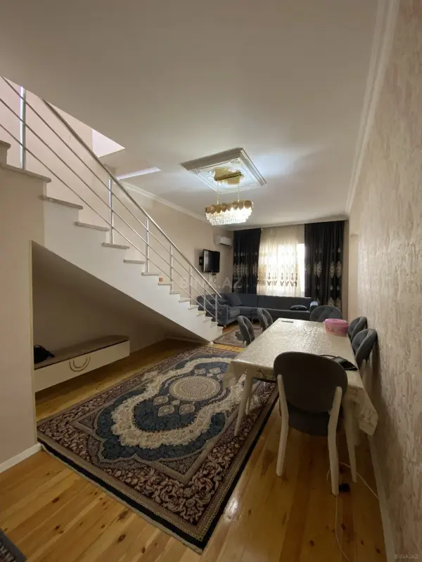 Satılır 5 otaqlı həyət evi 180 m²