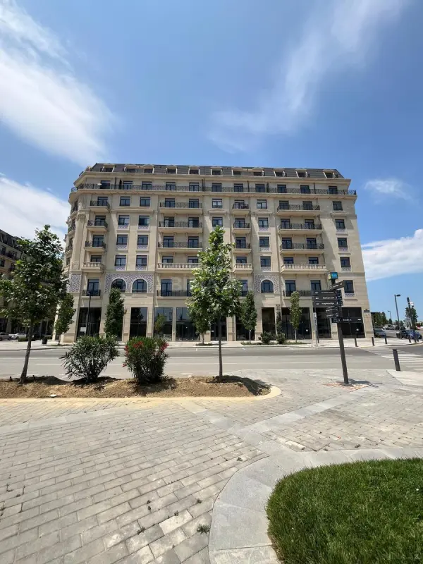Satılır 5 otaqlı mənzil 213.6 m²
