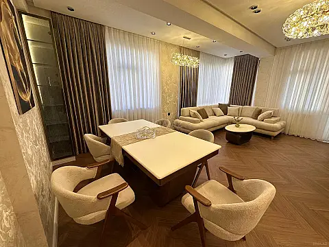 Satılır 3 otaqlı mənzil 122 m² — Bakı 3 otaq 122.00 m²