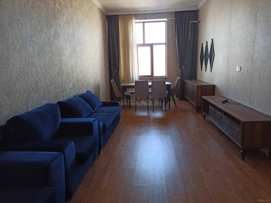 Satılır 2 otaqlı mənzil 106 m²