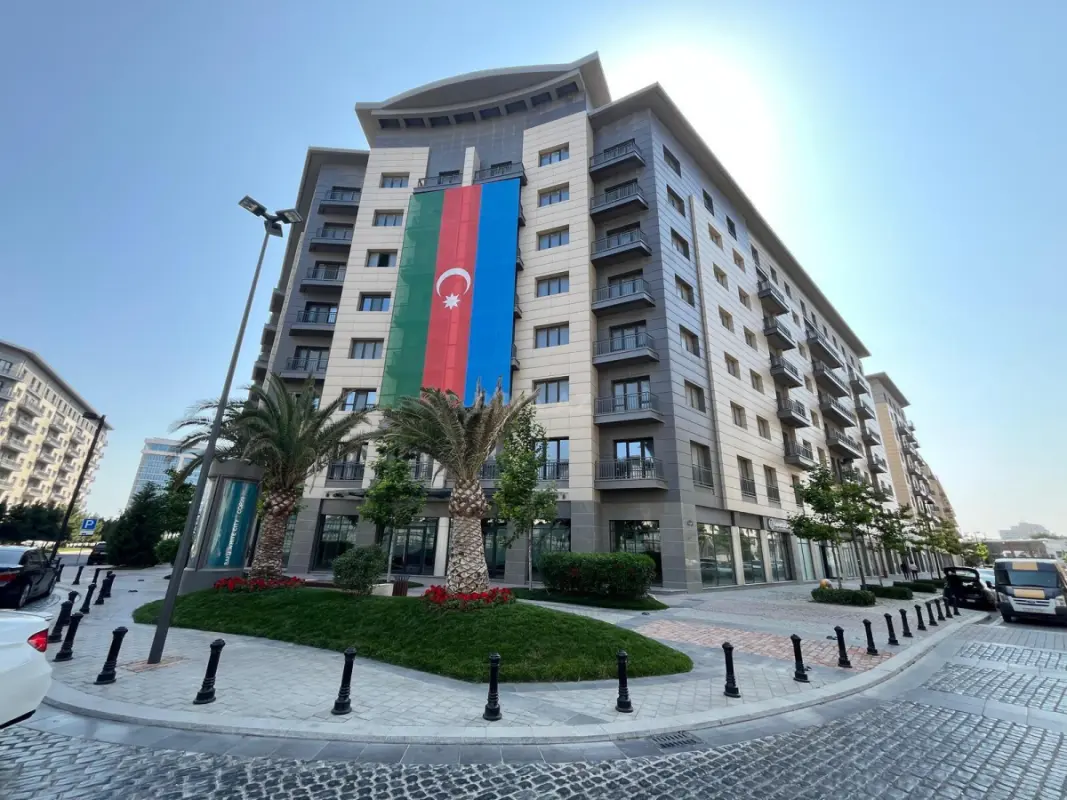 Satılır 3 otaqlı mənzil 141 m²