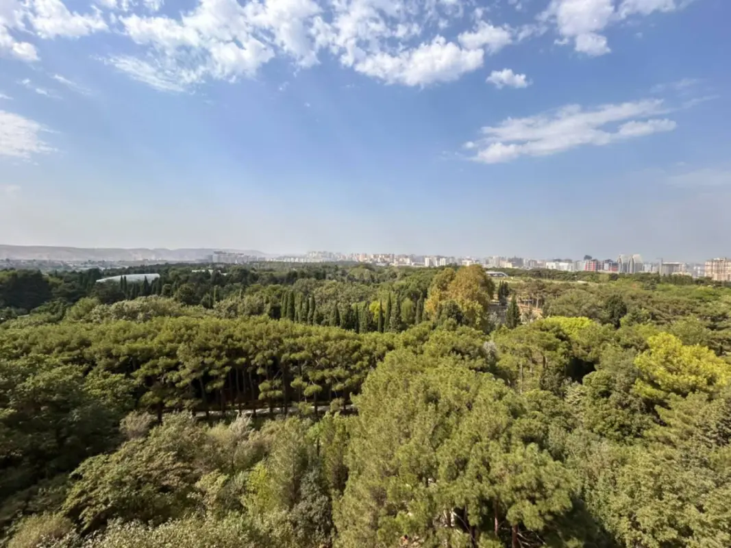 Satılır 3 otaqlı mənzil 137 m²