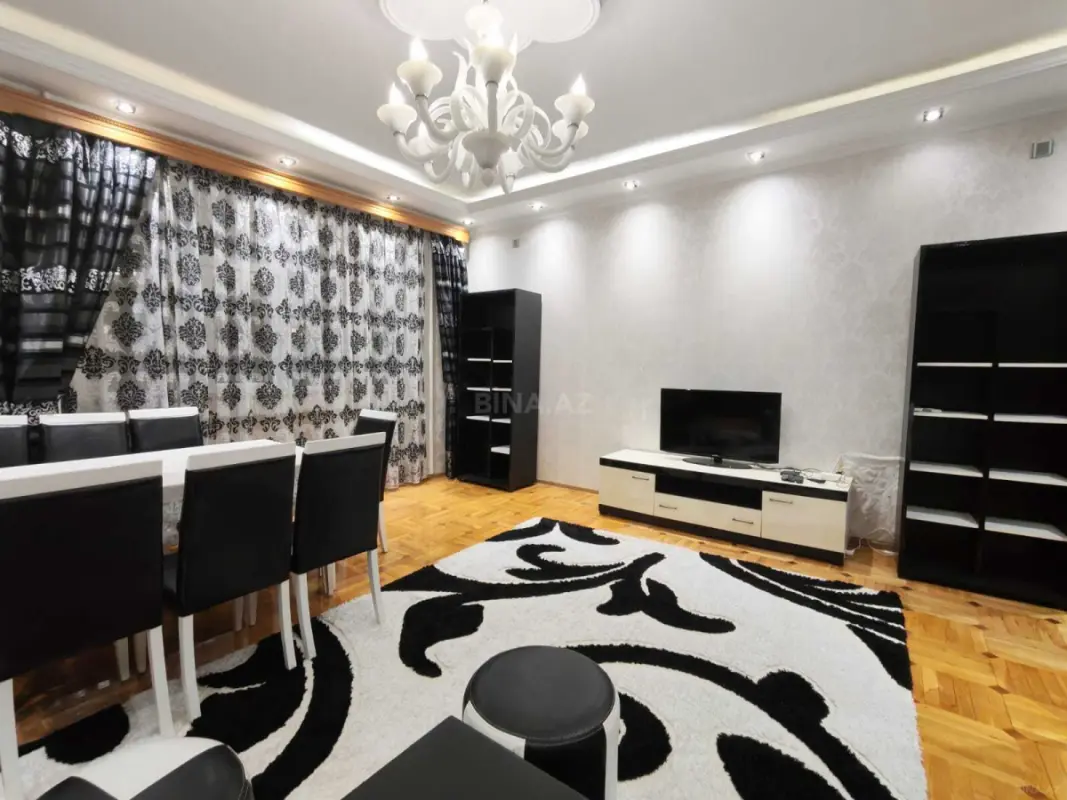 Kirayə verilir 4 otaqlı mənzil 175 m²