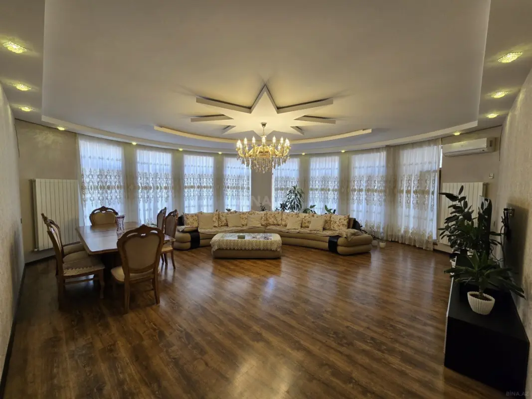 Satılır 4 otaqlı mənzil 192 m²