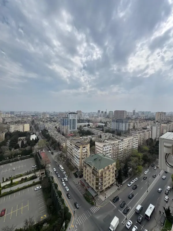 Satılır 3 otaqlı mənzil 125 m²