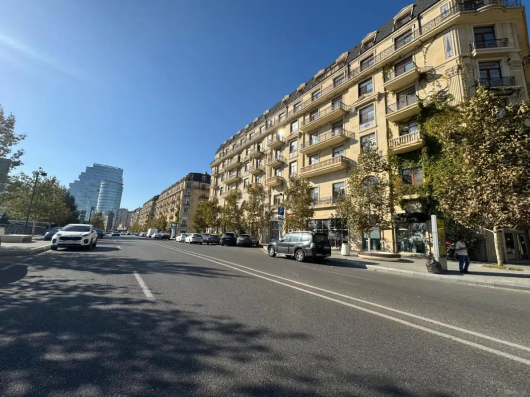 Kirayə verilir 4 otaqlı mənzil 170 m²