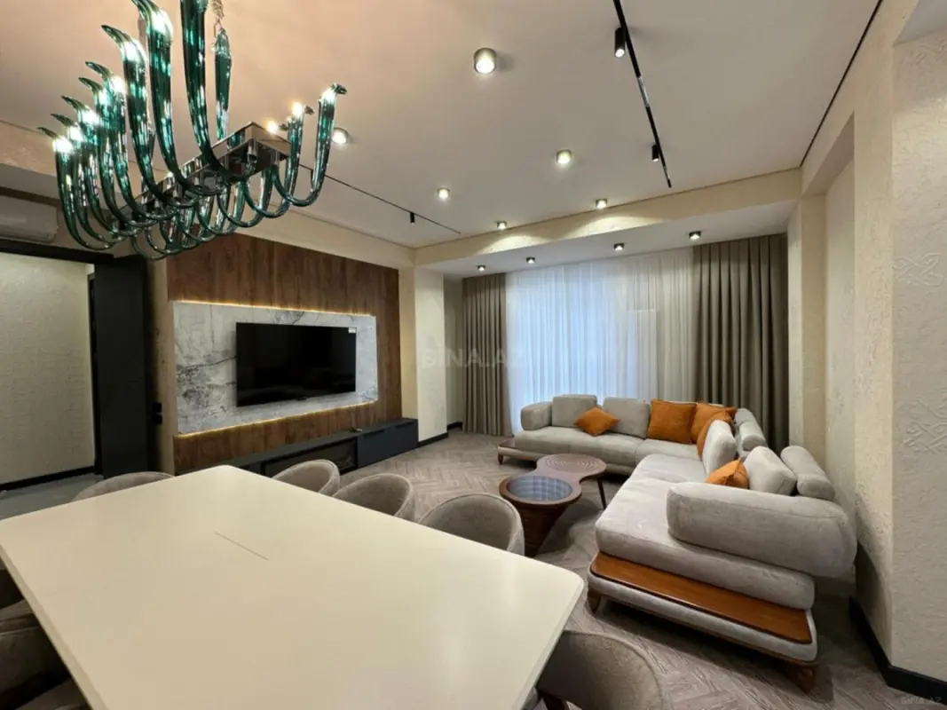Satılır 3 otaqlı mənzil 143.5 m²