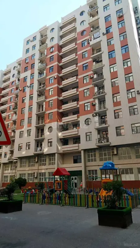Satılır 5 otaqlı mənzil 176 m²