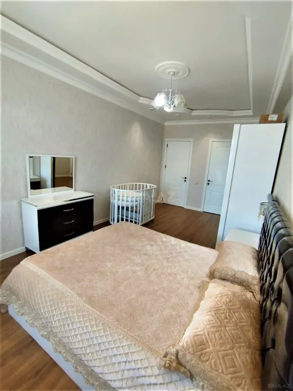 Kirayə verilir 2 otaqlı mənzil 90 m²