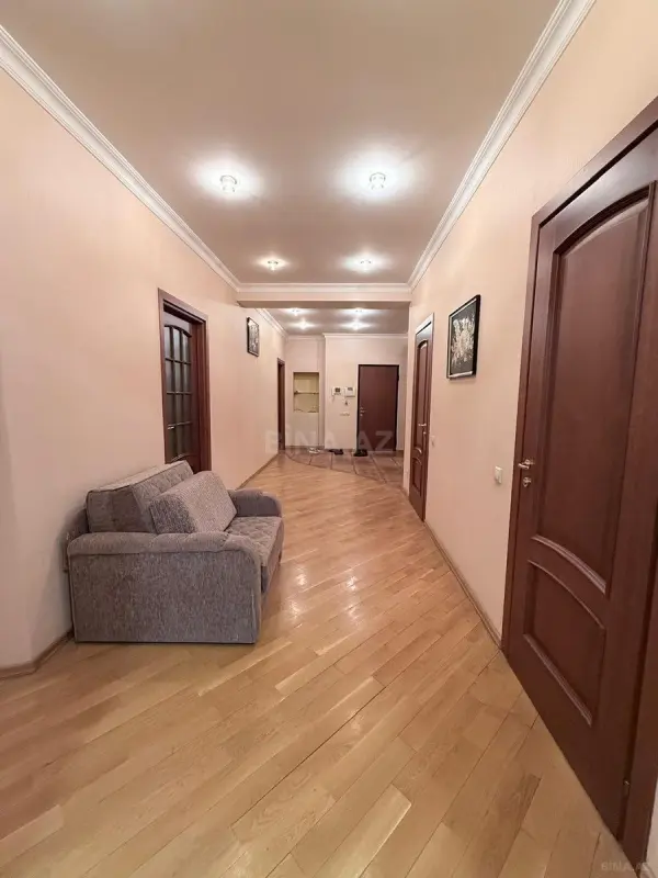 Kirayə verilir 4 otaqlı mənzil 200 m²