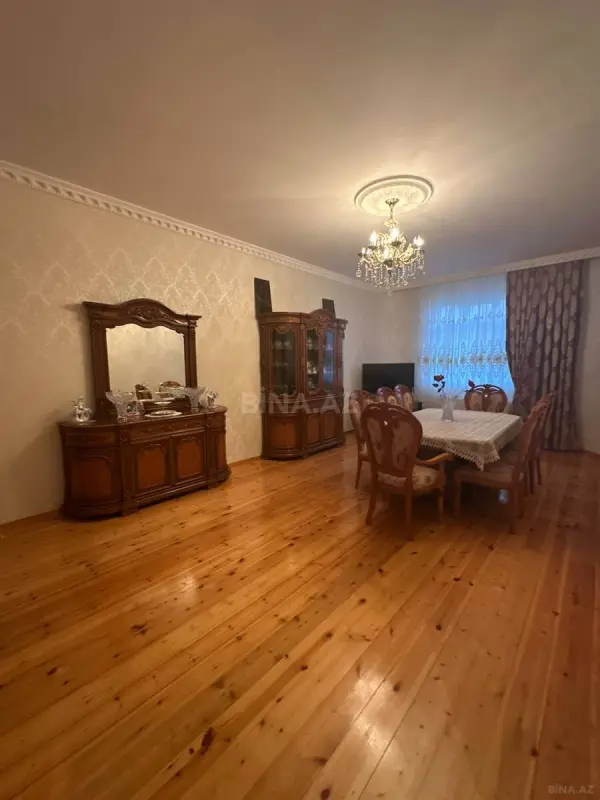 Satılır 9 otaqlı həyət evi 220 m²