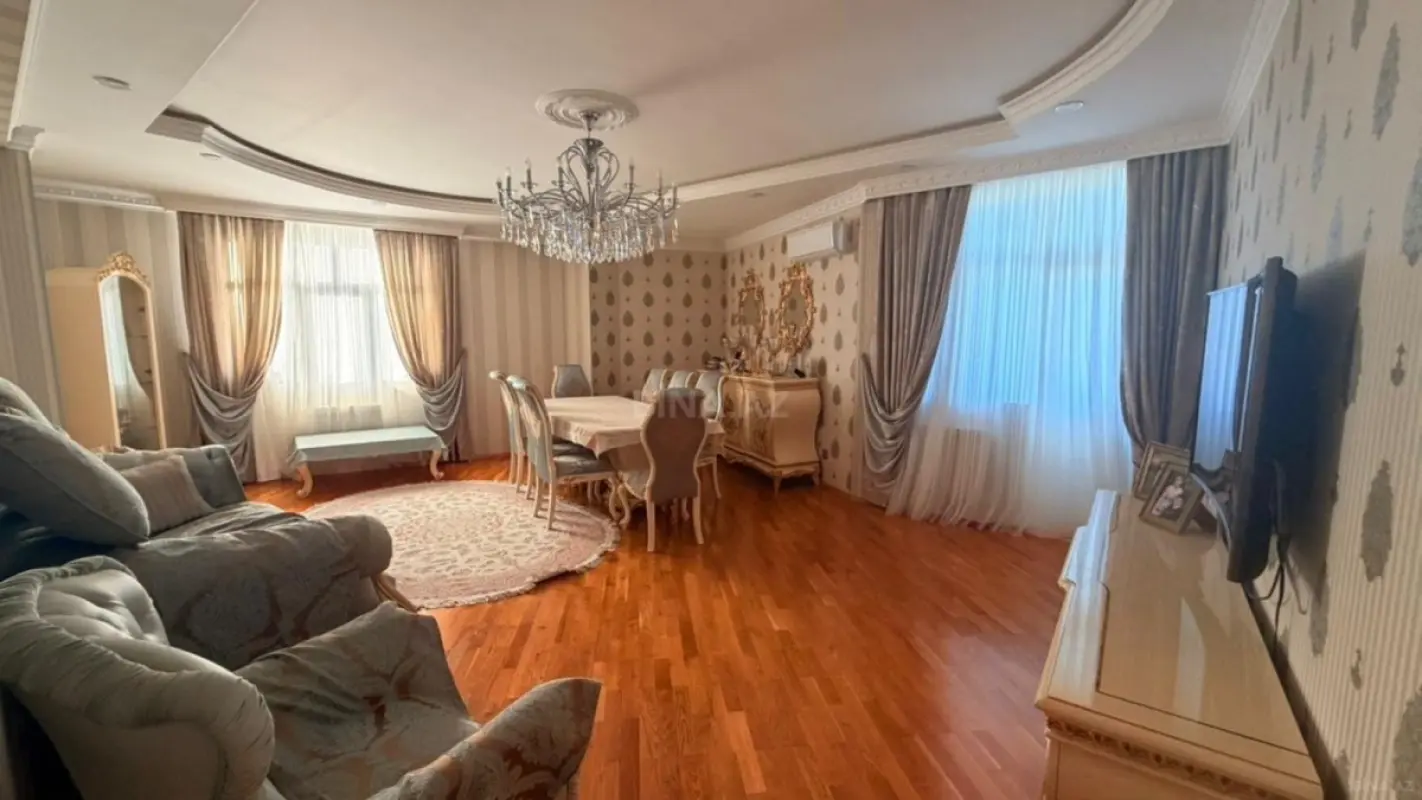 Kirayə verilir 3 otaqlı mənzil 136 m²
